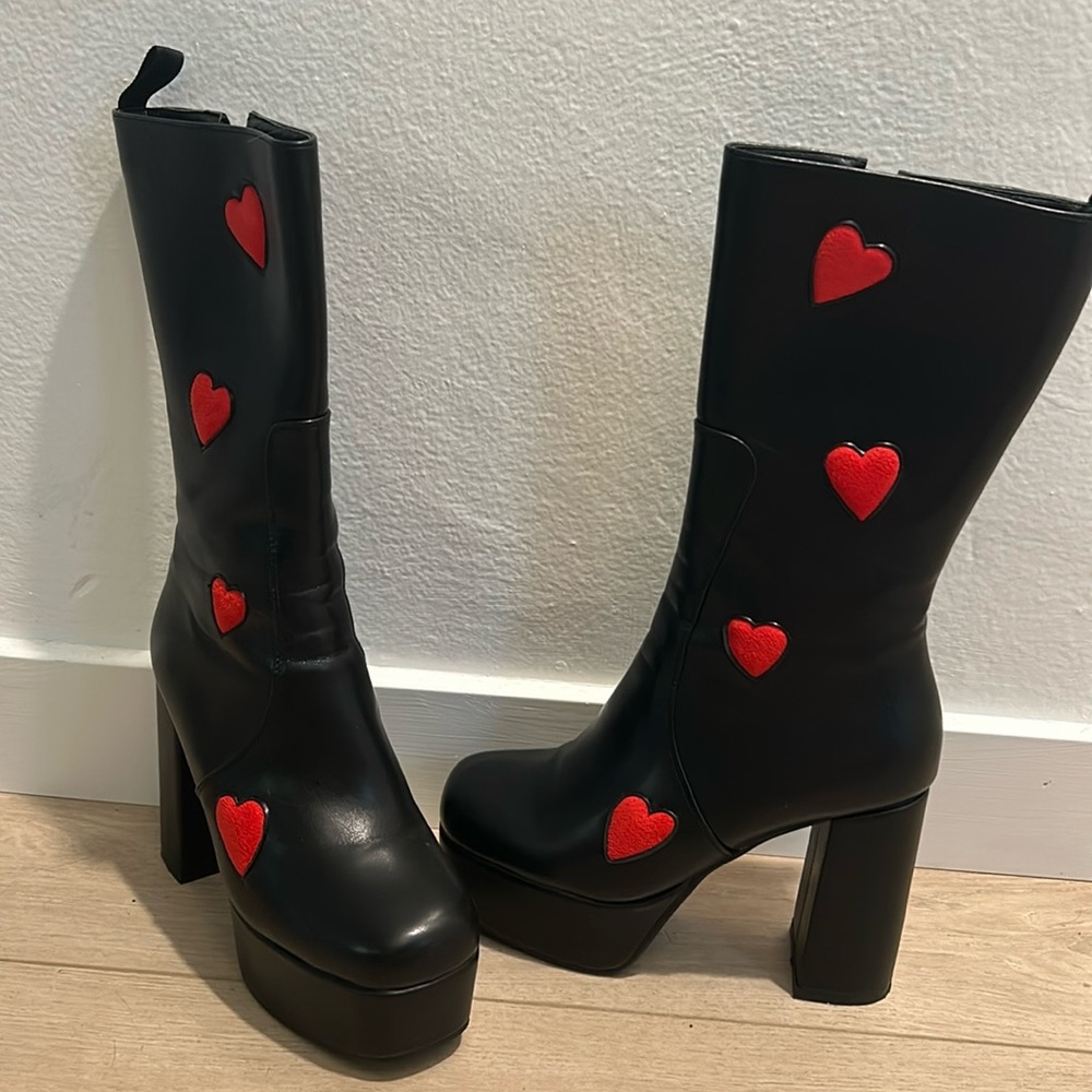 Heart covered platforms